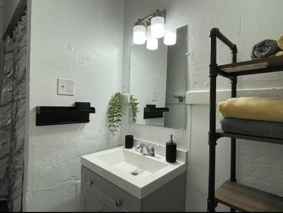 피츠버그 Lovely 2Br W Office Space - King Bed & Alexa 아파트 외부 사진